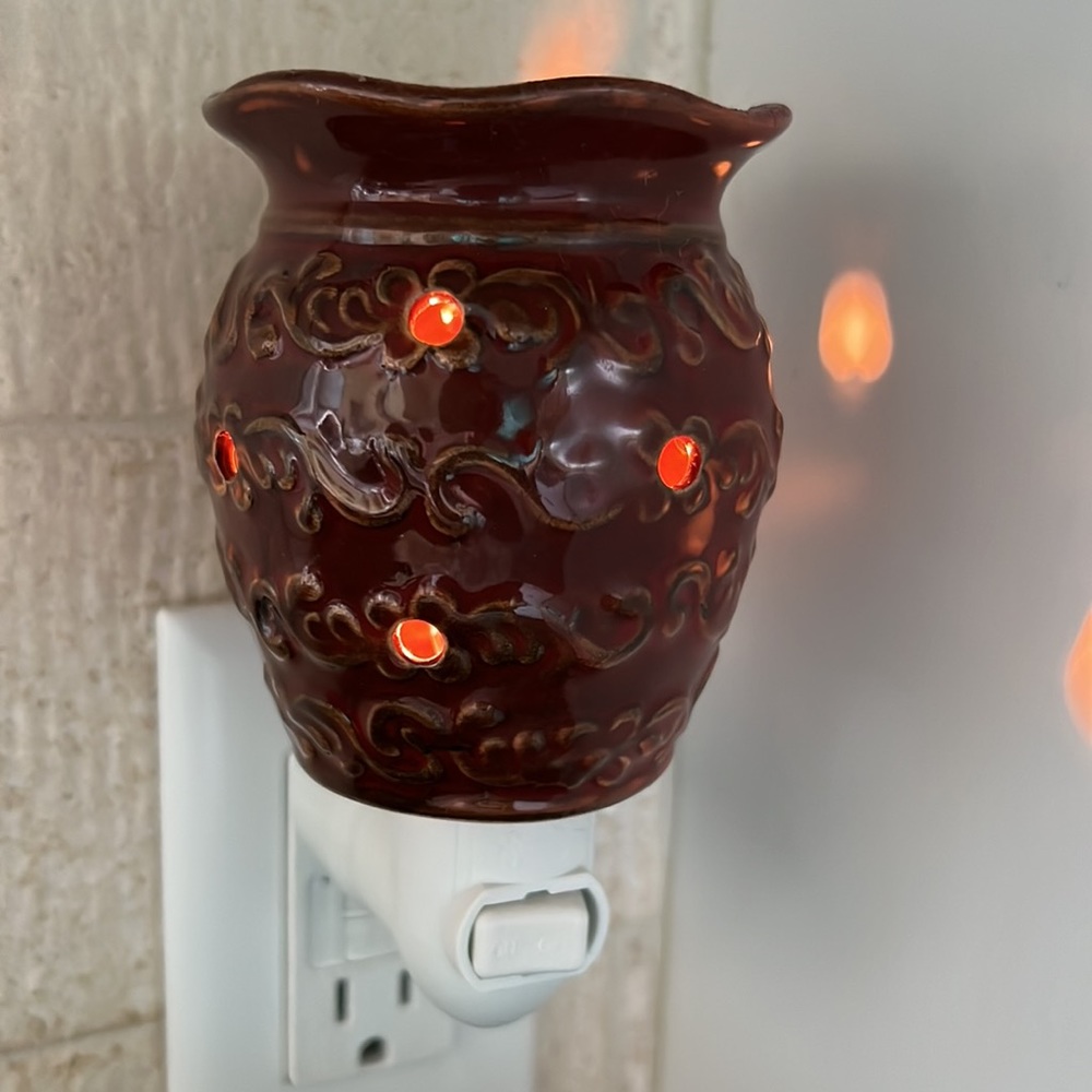 Scentsy Roma Wall Plug-in